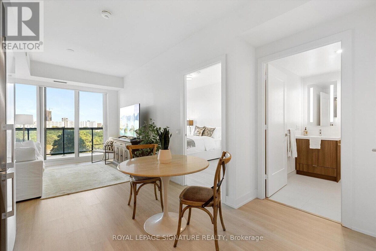 Photo principale - 819-830 Eglinton Ave E