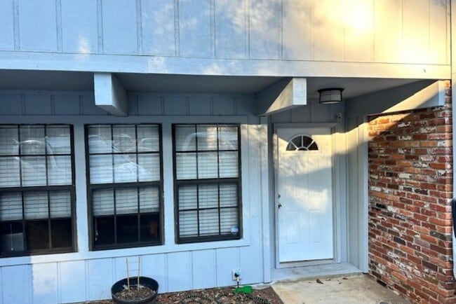 Building Photo - 804 Timbers Ct