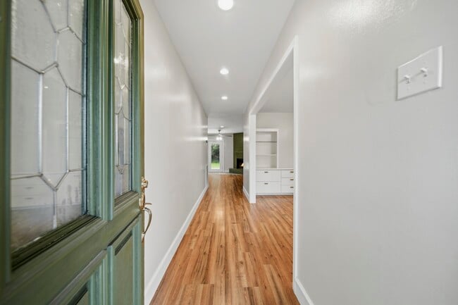 Building Photo - 10658 Northbrook Dr