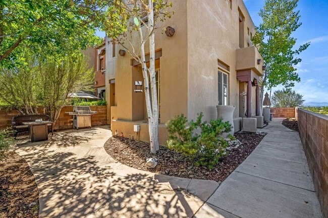Building Photo - Beautiful Rancho Viejo Townhouse (Emory Pass)