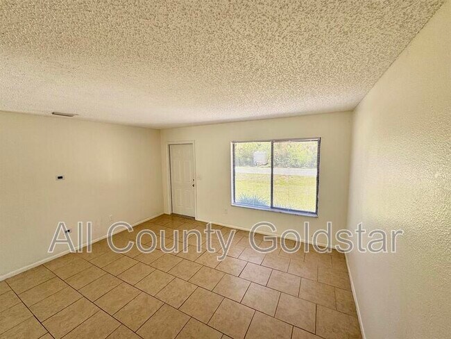 Foto del edificio - 18051 Steele Ave