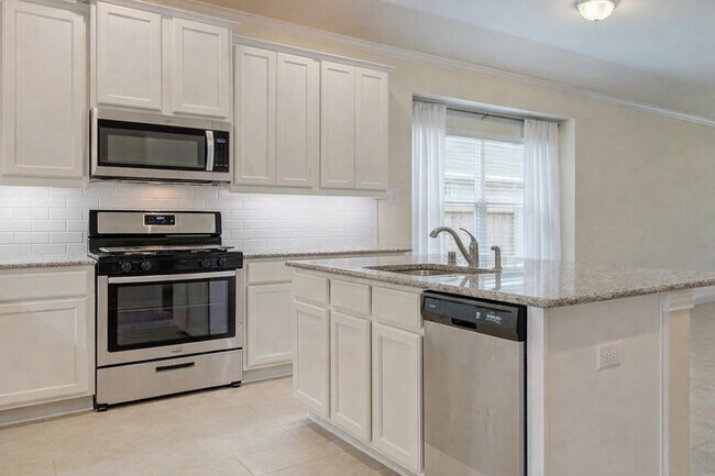 Building Photo - 30031 Willow Cove Ln