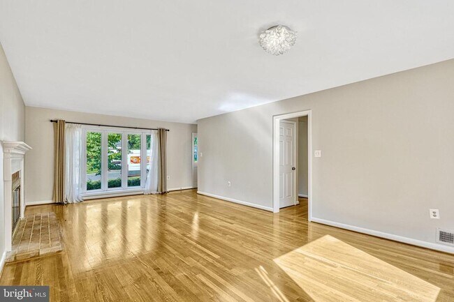 Building Photo - 5021 Fleming Dr