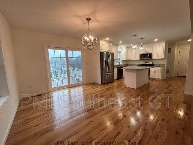 Photo - 23 Quakertown Mdws House