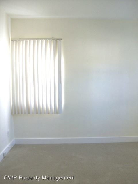 Building Photo - 1373 Russell Way