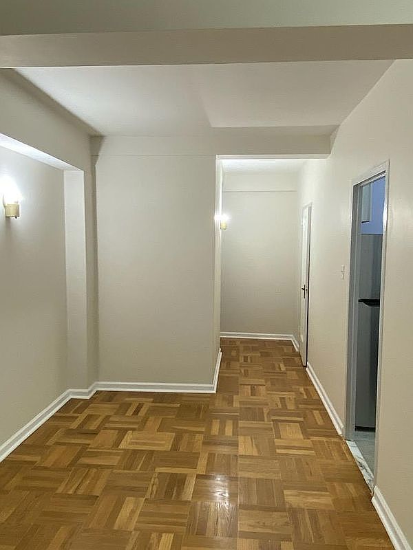 Foto del edificio - 1527 Metropolitan Ave