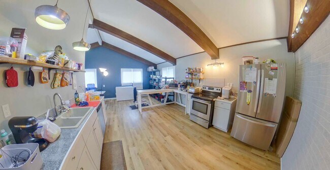Foto del edificio - 3D Tour Available - Gorgeous Farmhouse Rem...