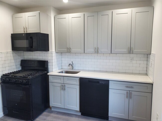 Foto del edificio - 6270 Fresh Pond Rd