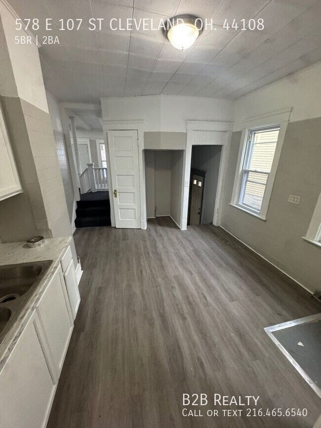 Building Photo - 578 E 107th St