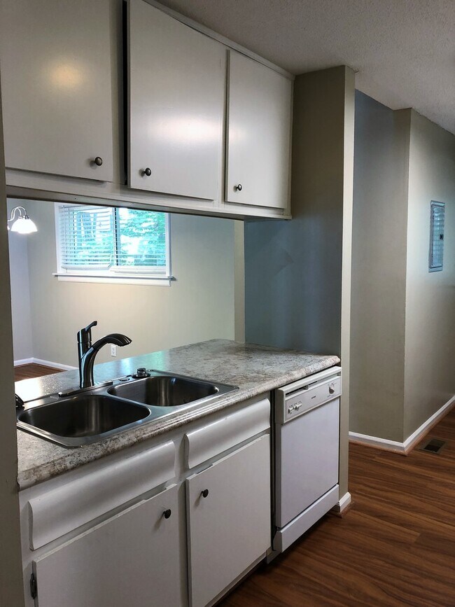 Foto del edificio - 112-116 Greengate Ct