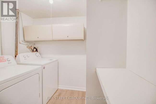 Photo du bâtiment - 65 Davis Rd