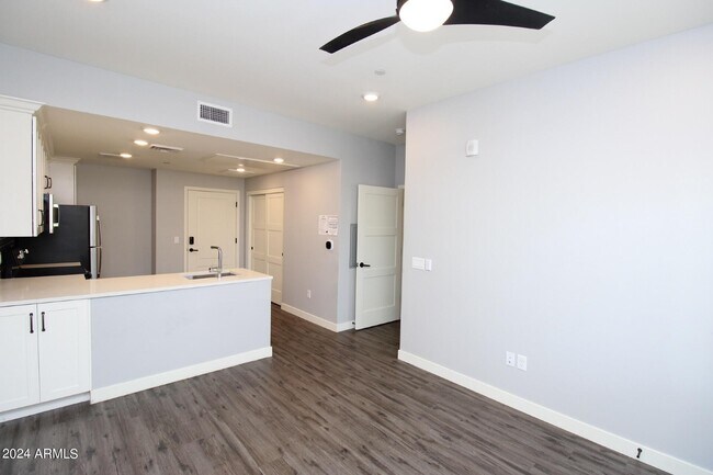 Foto del edificio - 475 N 9th St
