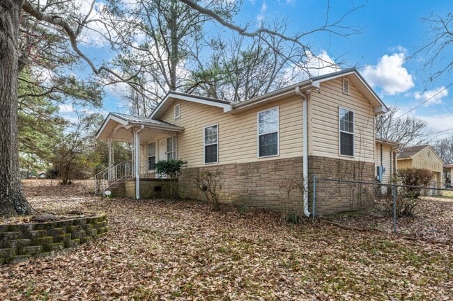 Building Photo - Amazing 3-Bedroom Home on a Great Street —...