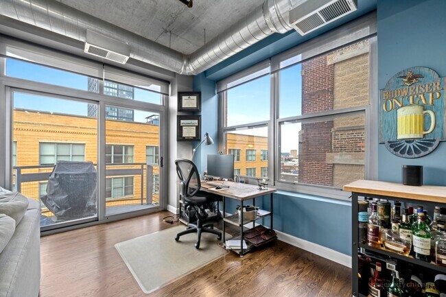 Building Photo - 933 W Van Buren St