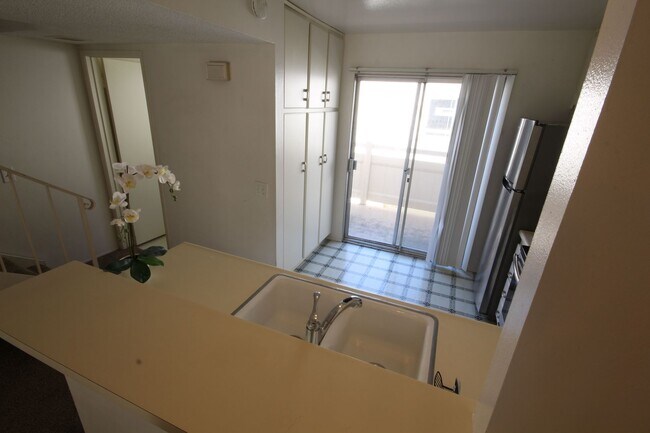 Foto del edificio - 2-Bedroom 1.5-Bathroom Townhouse