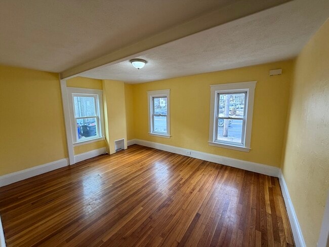 Foto del edificio - 79 E Main St