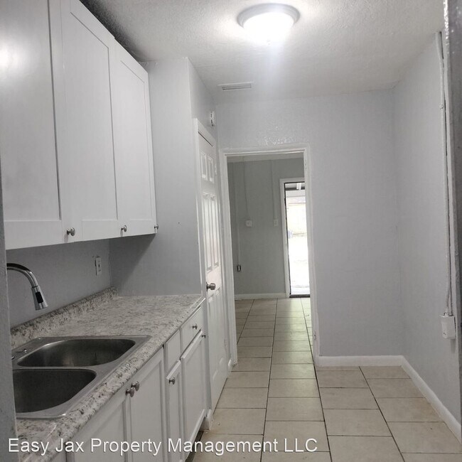 Building Photo - 3 br, 1.5 bath House - 1627 W 11th St