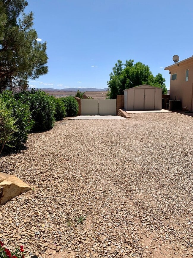 Building Photo - 2276 Greystone Dr