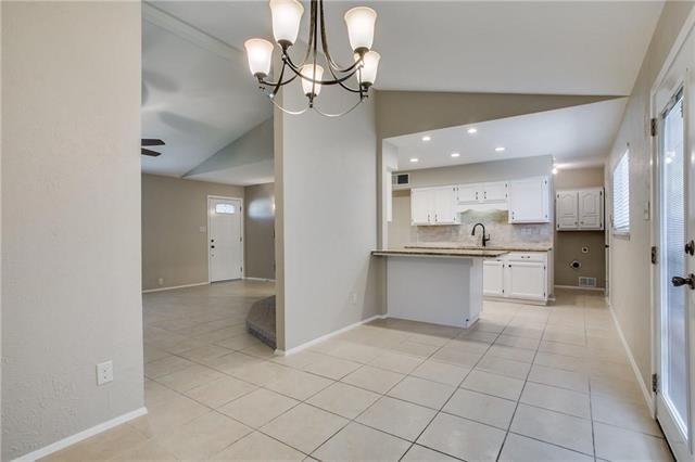 Building Photo - 1300 Crestview Dr
