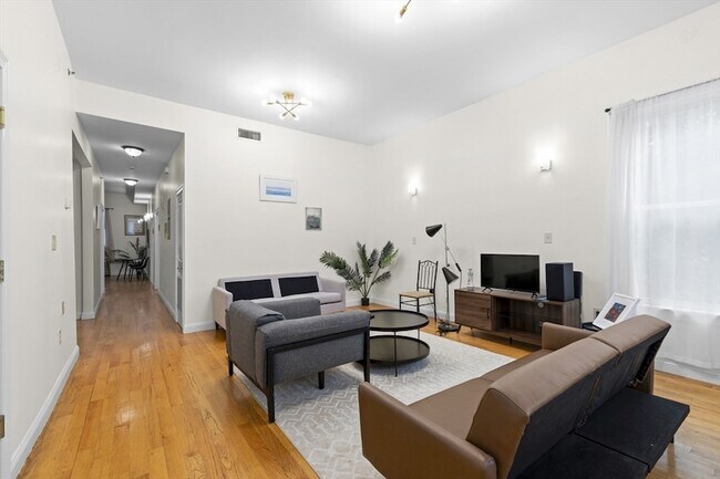 Foto del edificio - 50 Dudley St