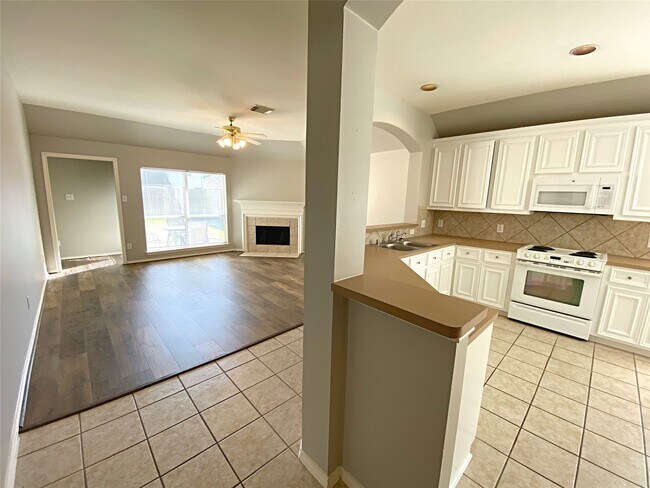 Building Photo - 22014 Gold Leaf Trail