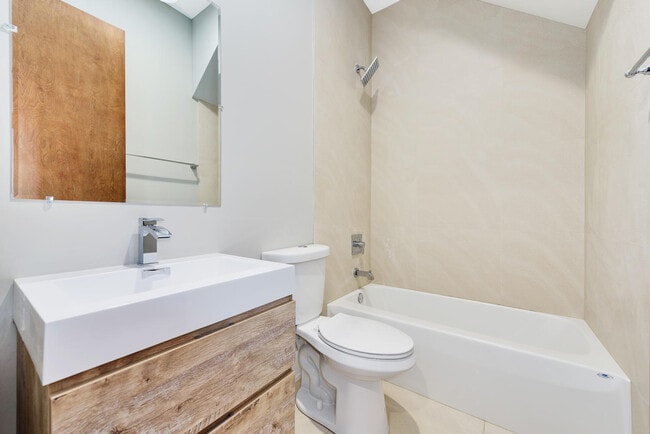 Building Photo - 2518 W Division St