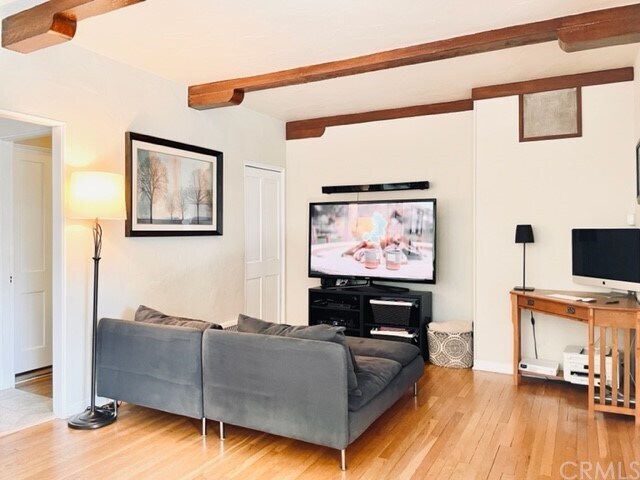 Foto del edificio - 823 Canyon Crest Dr