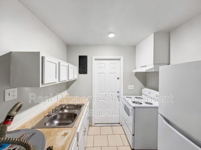 Foto del edificio - 4029 Mather Ct