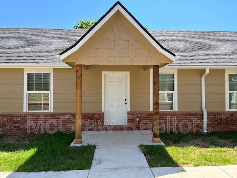 717 W 1st St, Ada, OK 74820 Condo for Rent in Ada, OK