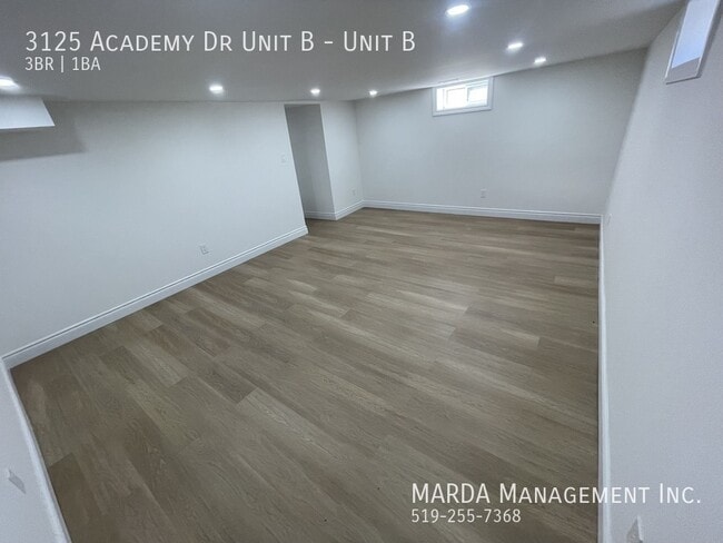 Building Photo - RENOVATED 3 BED/1 BATH LOWER UNIT +  HYDRO, 40% GAS & 40% WATER!
