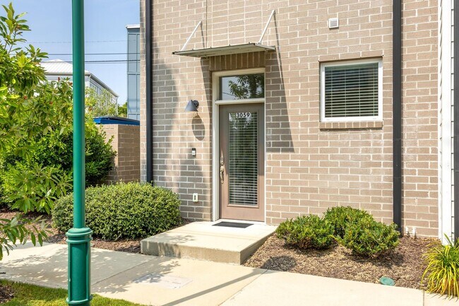 Building Photo - Fully furnished 1 bedroom!