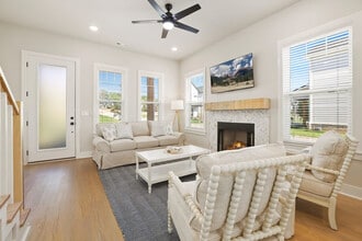 Building Photo - 1416 S Duncan Ave