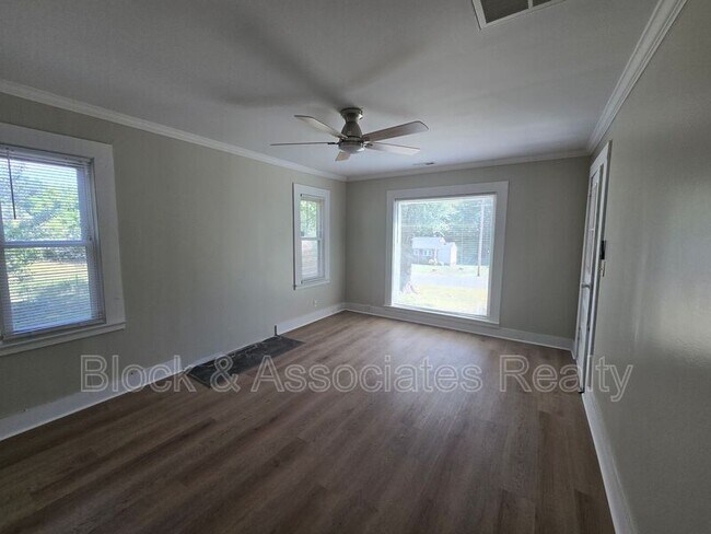 Foto del edificio - 330 Stratford Rd
