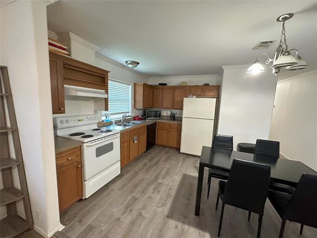 Building Photo - 5529-5531 Mesa Cir