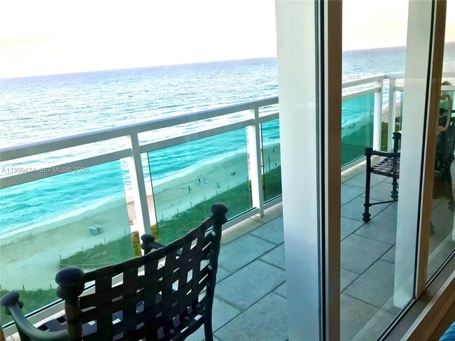 Foto del edificio - 6917 Collins Ave