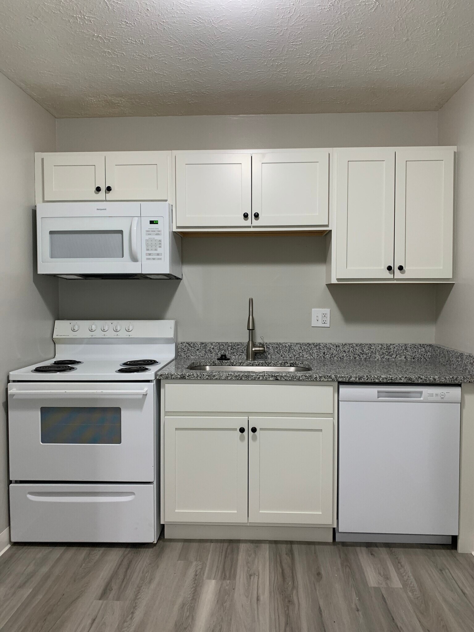 Queensdale Apartments – photo 3