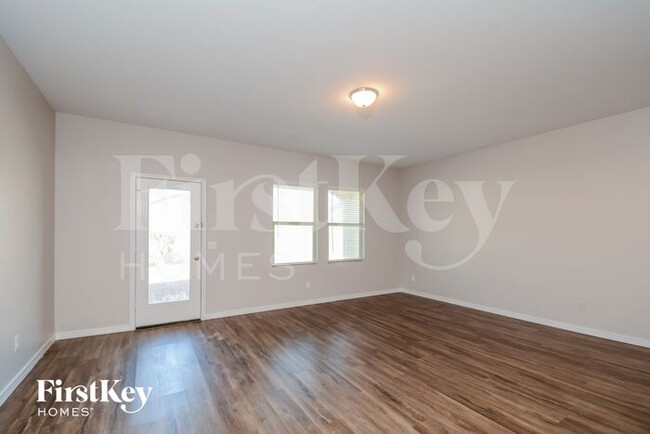 Foto del edificio - 228 N 199th Ln