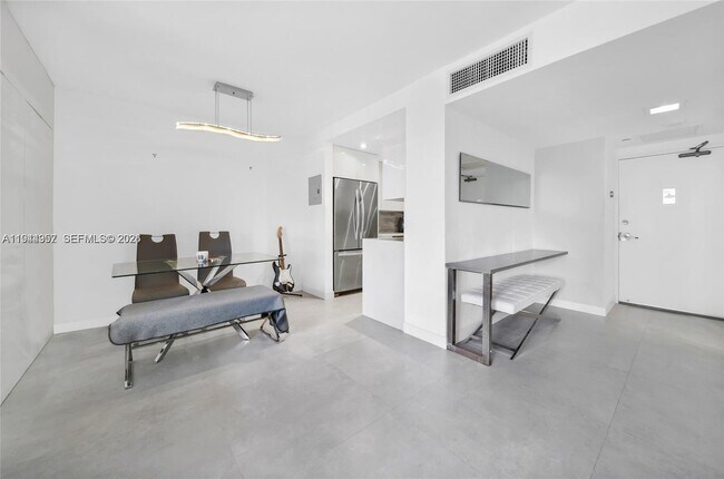 Foto del edificio - 1200 West Ave