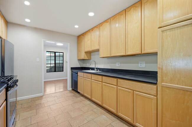 Foto del edificio - Beautiful Spacious 3-bedroom 1.5-Bath Home in Concord!