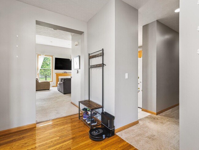 Building Photo - 251 Ashbourne Dr