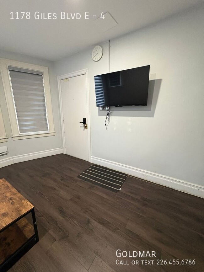 Photo du bâtiment - Furnished Two Bedroom Apartment