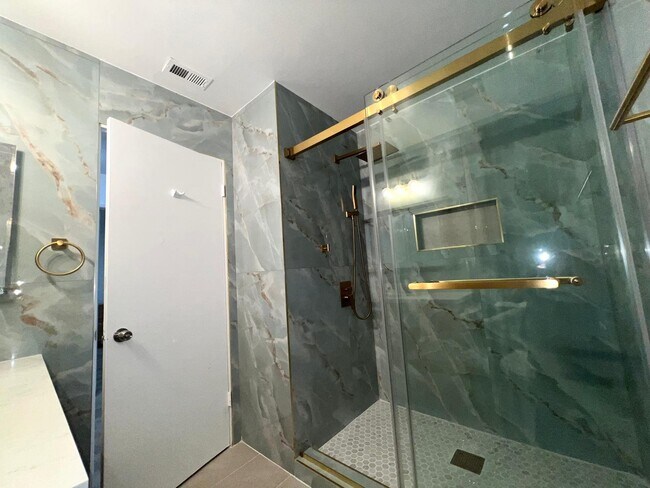 Foto del edificio - 9732 Pettswood Dr