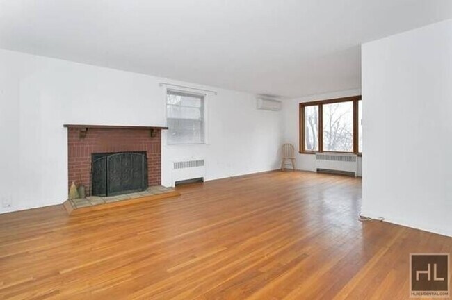Building Photo - 2730 EDGEHILL AVENUE