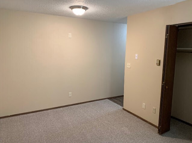 Foto del edificio - 715 Ridgeview Rd