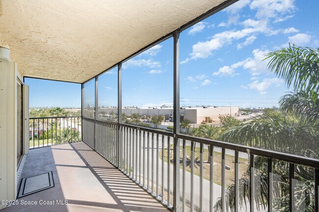 Foto del edificio - 500 Palm Springs Blvd