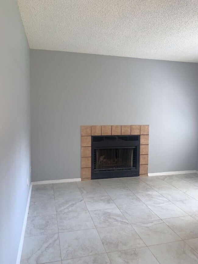 Foto del edificio - RENOVATED CONDO CLOSE TO USF