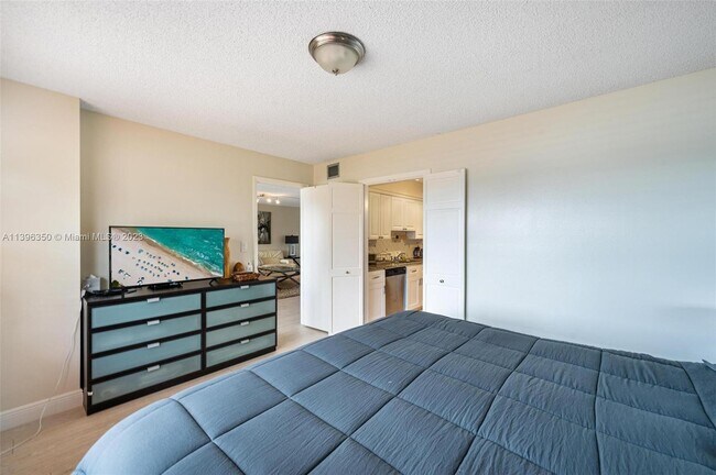 Building Photo - 5100 N Ocean Blvd