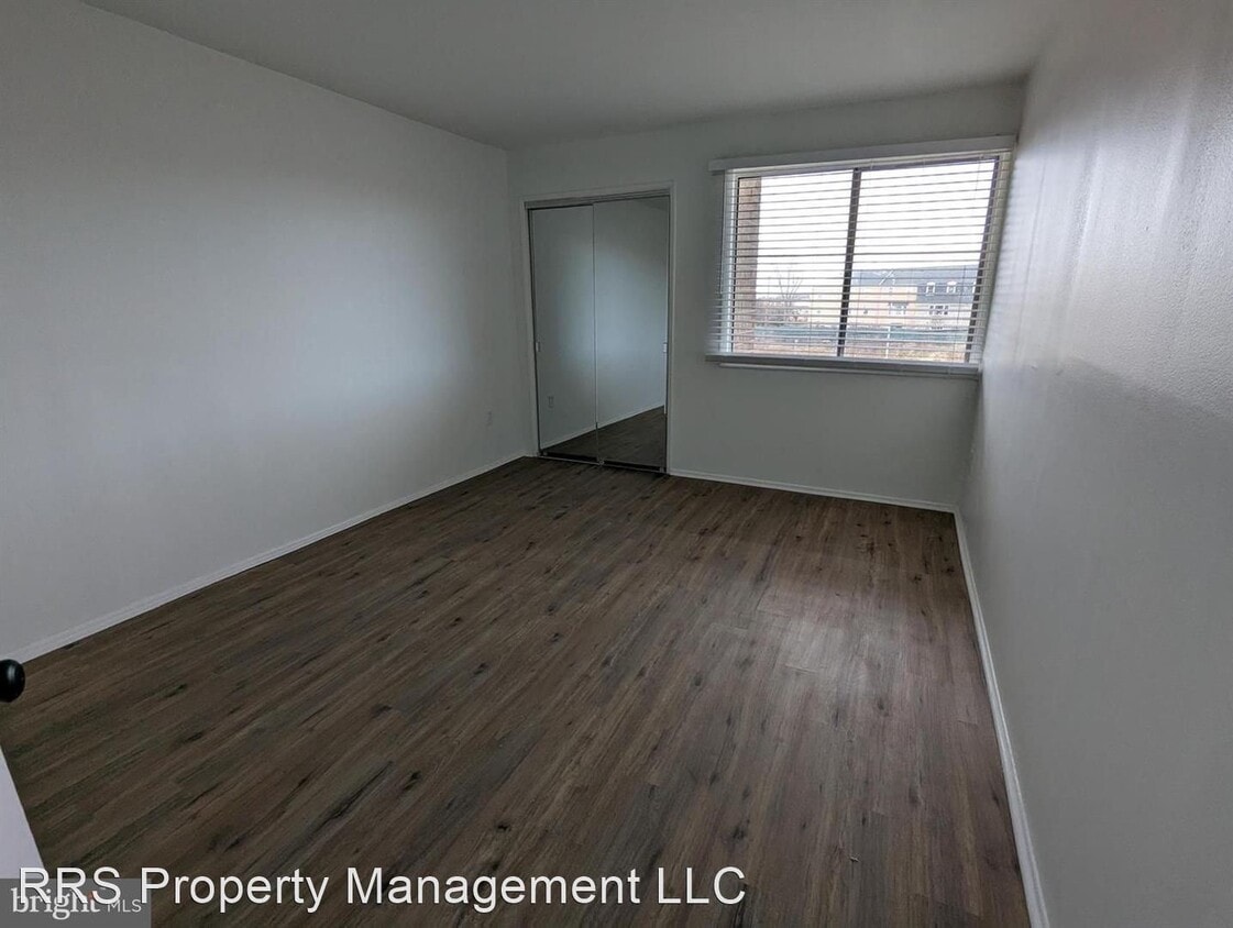 Building Photo - 2 br, 1 bath House - 7112 Donnell Pl  #D-3