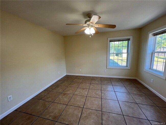Building Photo - 7 Dallis Ln