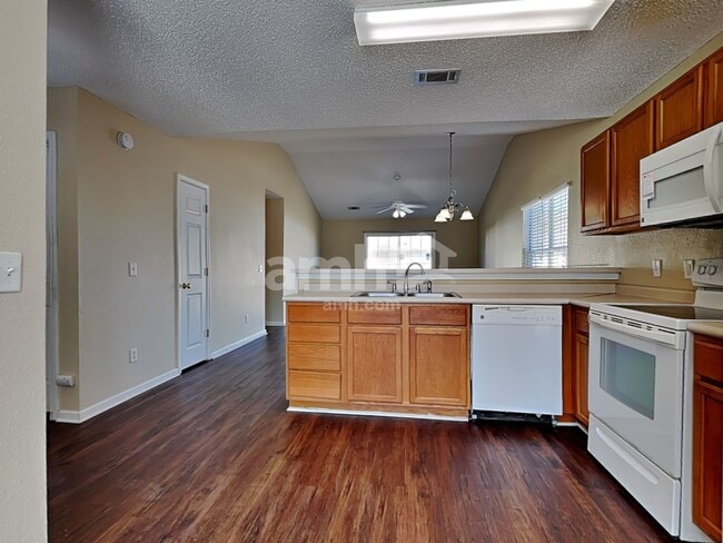 Foto del edificio - 64 Cordage Cir